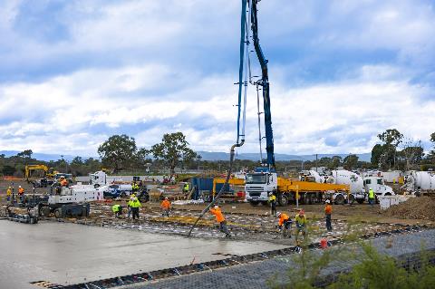 Concrete-pour-at-the-regional-sports-precinct-03-web-1