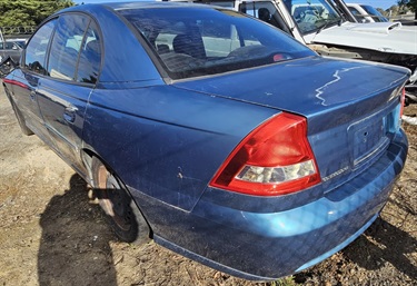 Lot 5 - 2005 Blue Holden Sedan - Image 3