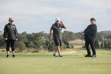 volunteering-img-growling-frog-ladies-golf-clinic-2.jpg
