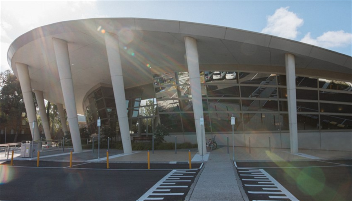 The outside of Mill Park Library