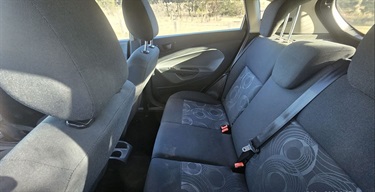 Lot 13 - 2010 Blue Ford Sedan - image 4