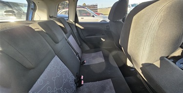 Lot 3 - 2006 Blue Ford Sedan - Image 6
