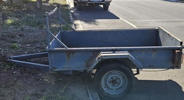 Lot 7 – Blue Box Trailer - image 1